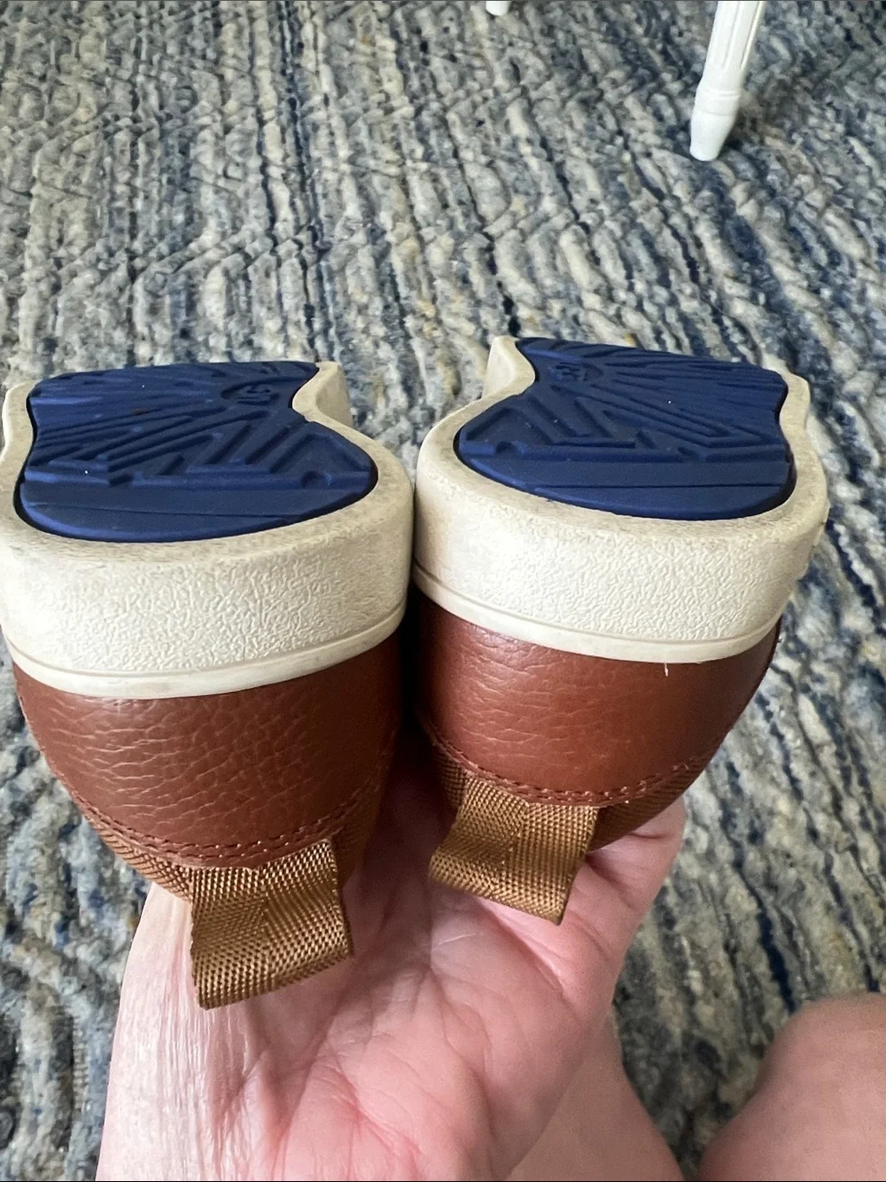 Ugg child Rennon low sneakers chestnut size 10